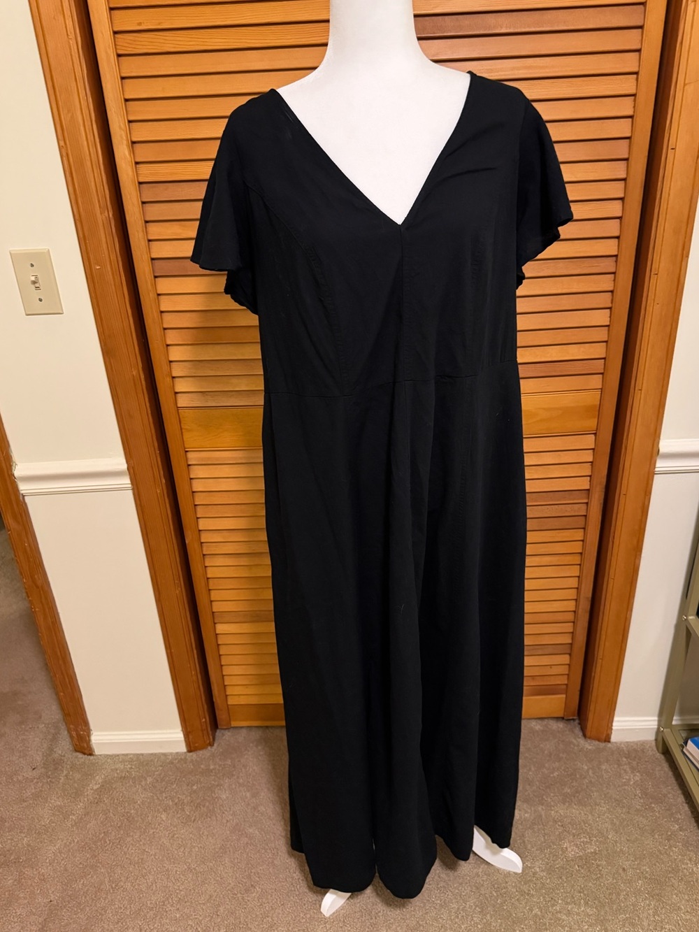 Universal Thread Black V-Neck Flutter Sleeve Dress